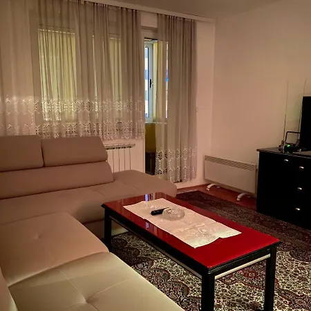 Istocno Apartman Apartamento *